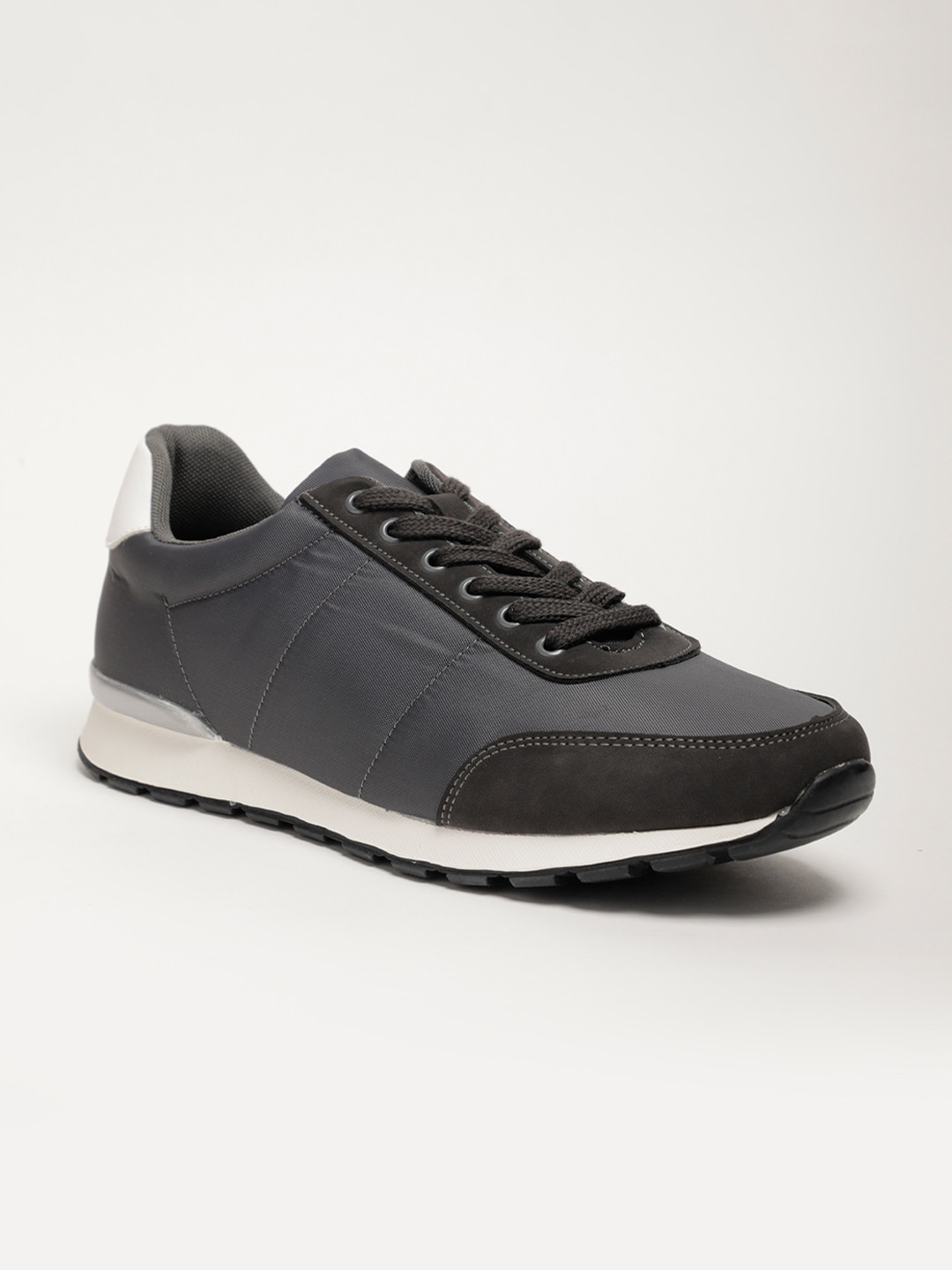

LOCOMOTIVE Men Grey Sneakers