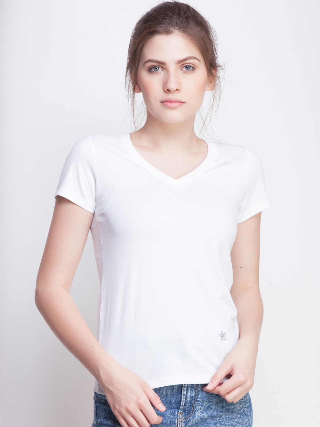 

Dollar Missy Women White Solid V-Neck T-shirt