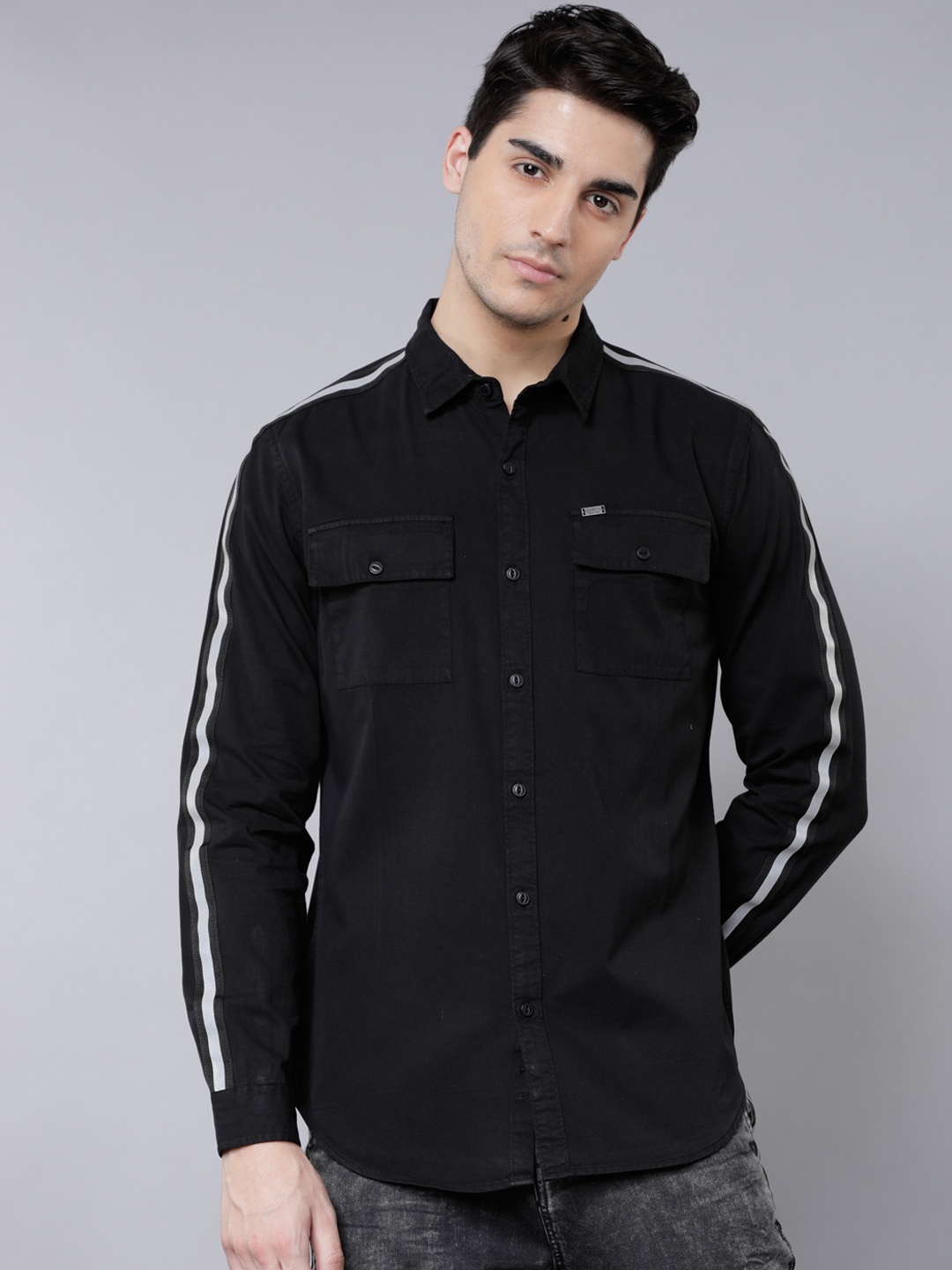 

LOCOMOTIVE Men Black Slim Fit Solid Casual Shirt