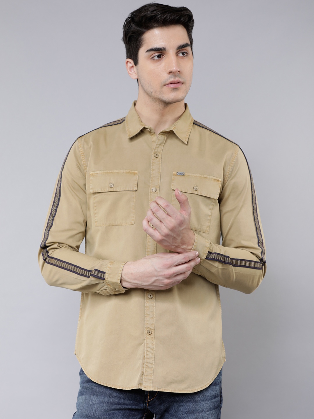 

LOCOMOTIVE Men Khaki Slim Fit Solid Casual Shirt