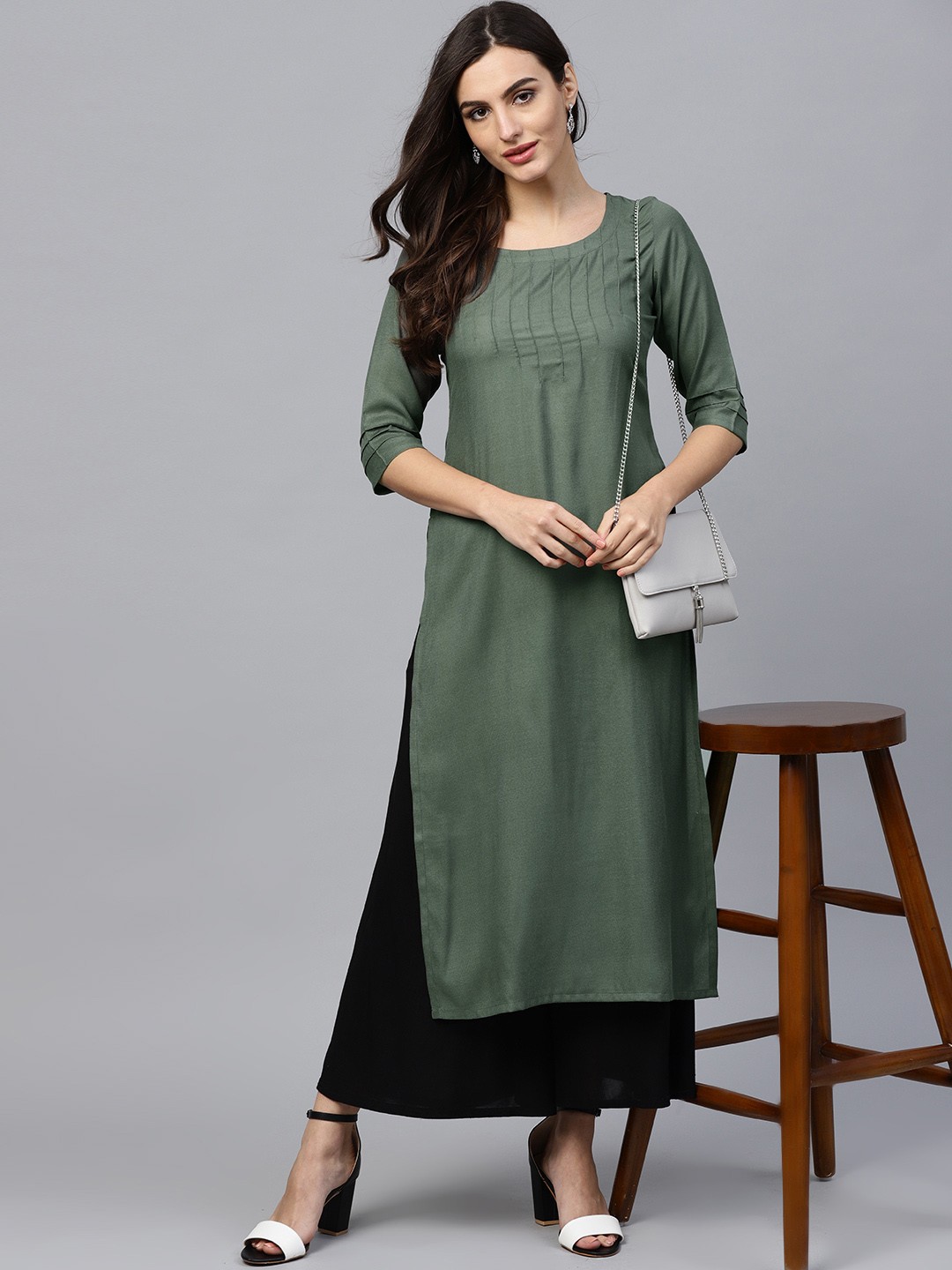 

GERUA Women Olive Green Solid Straight Kurta