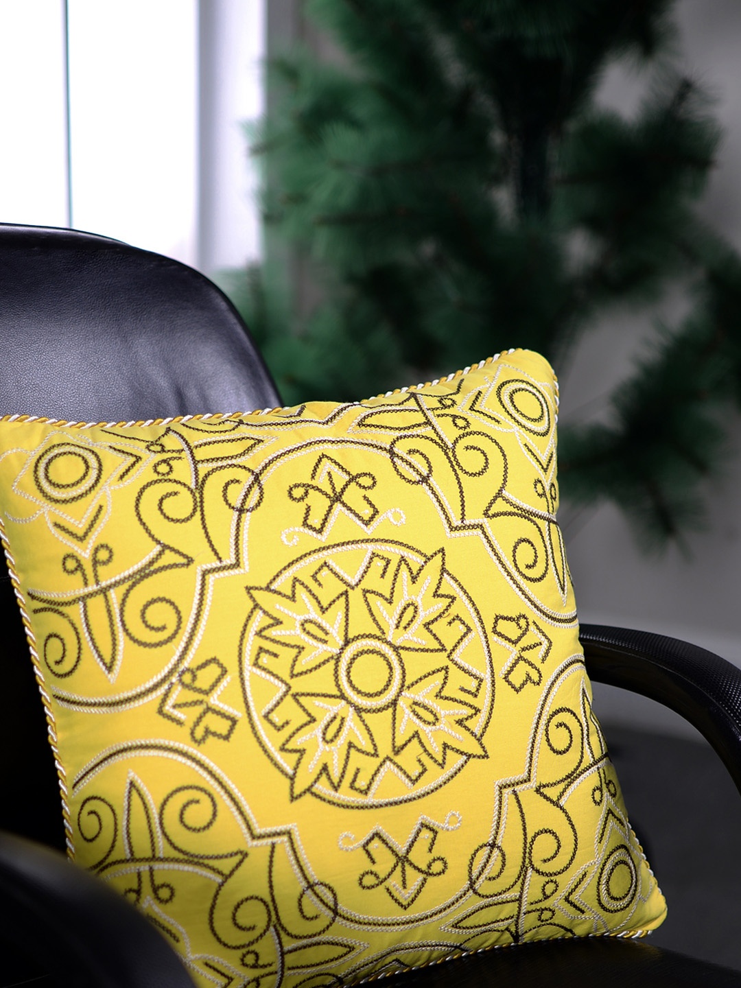 

Deco Window Yellow Set of Single Ethnic Motifs Square Cushion Covers