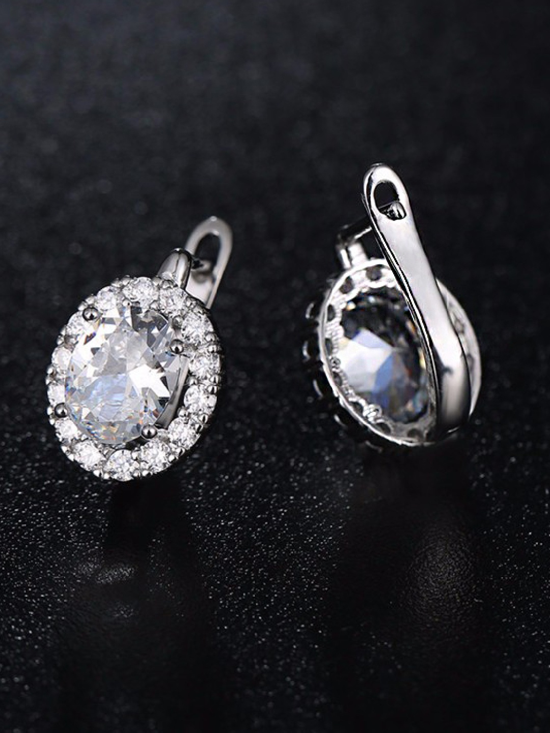 

OOMPH Silver-Toned & White Oval Studs