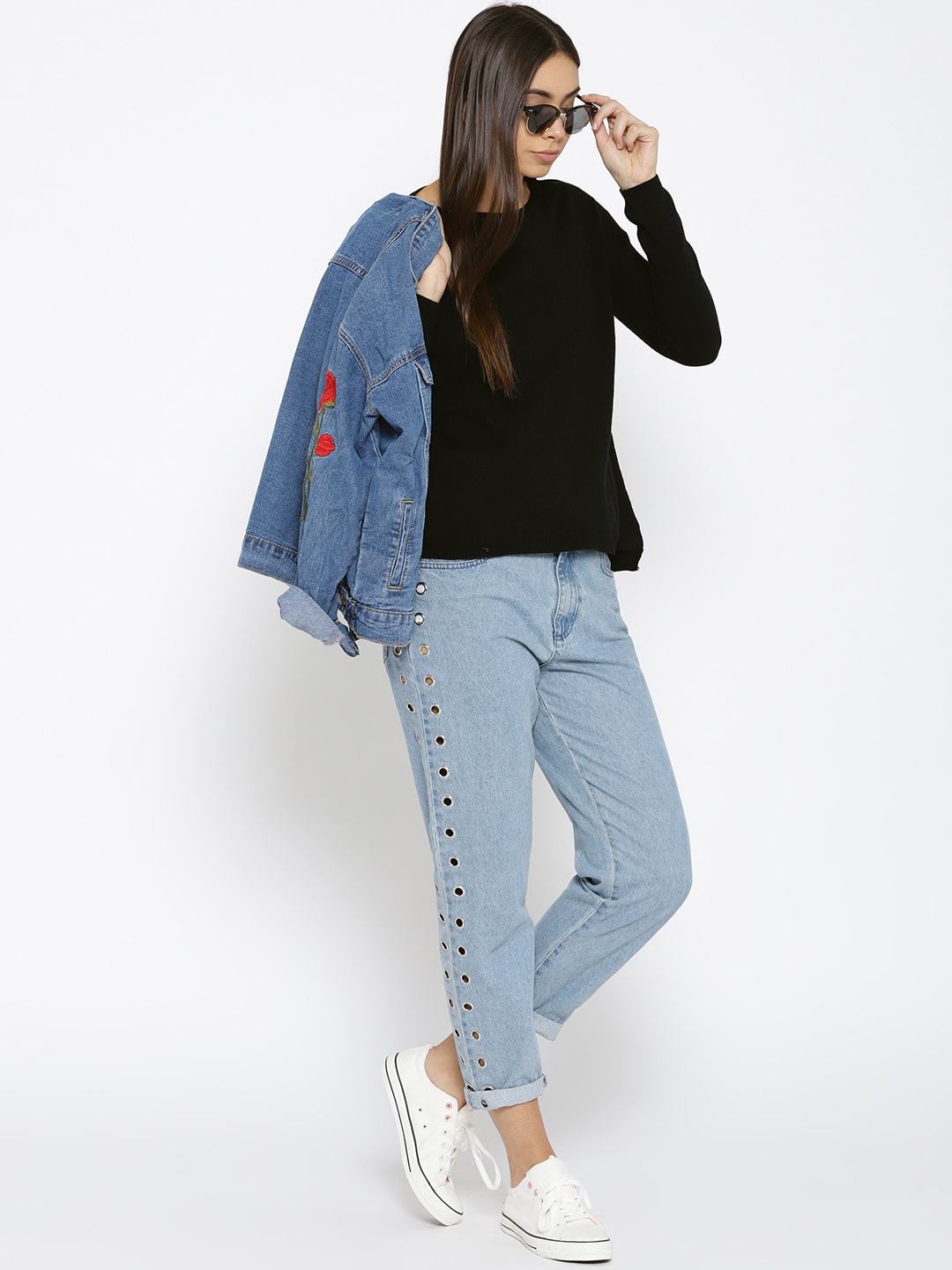 

Species Women Black Solid Pullover