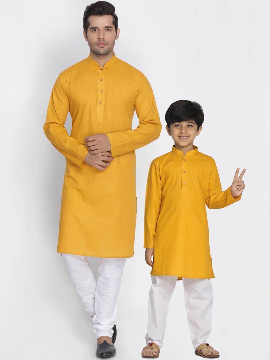 

VASTRAMAY Men Yellow & White Solid Kurta with Pyjamas