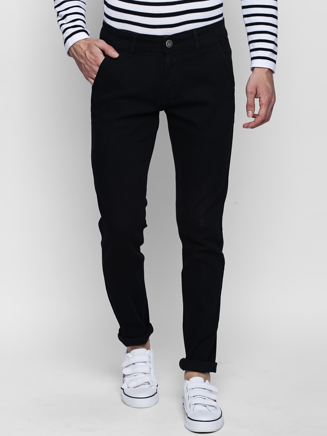

High Star Men Black Slim Fit Mid-Rise Clean Look Stretchable Jeans