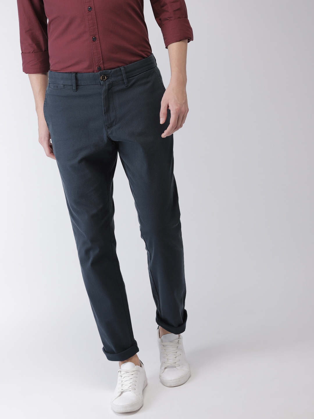 

Tommy Hilfiger Men Blue Straight Fit Self Design Chinos