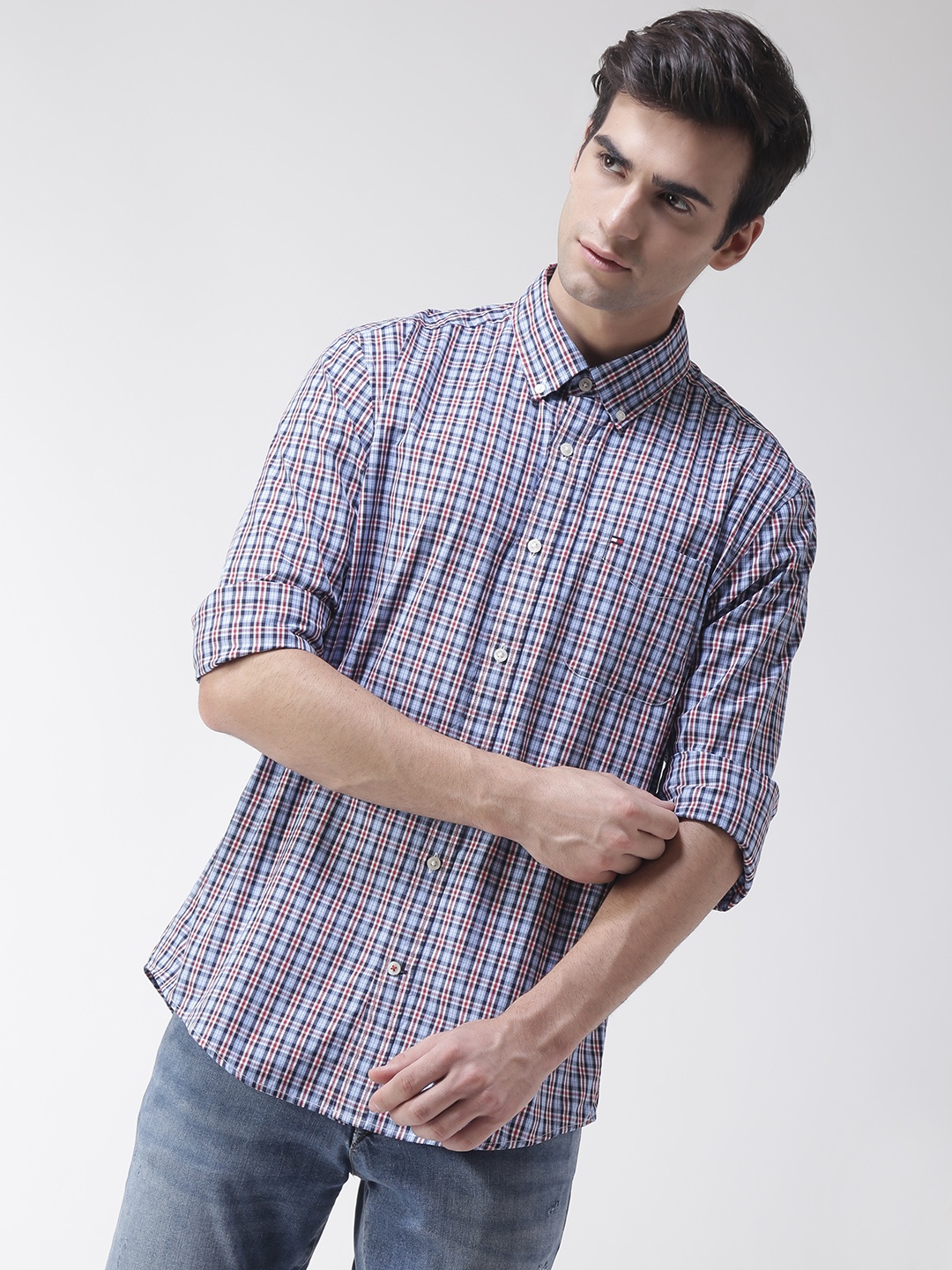 

Tommy Hilfiger Men Blue & Red Regular Fit Checked Casual Shirt