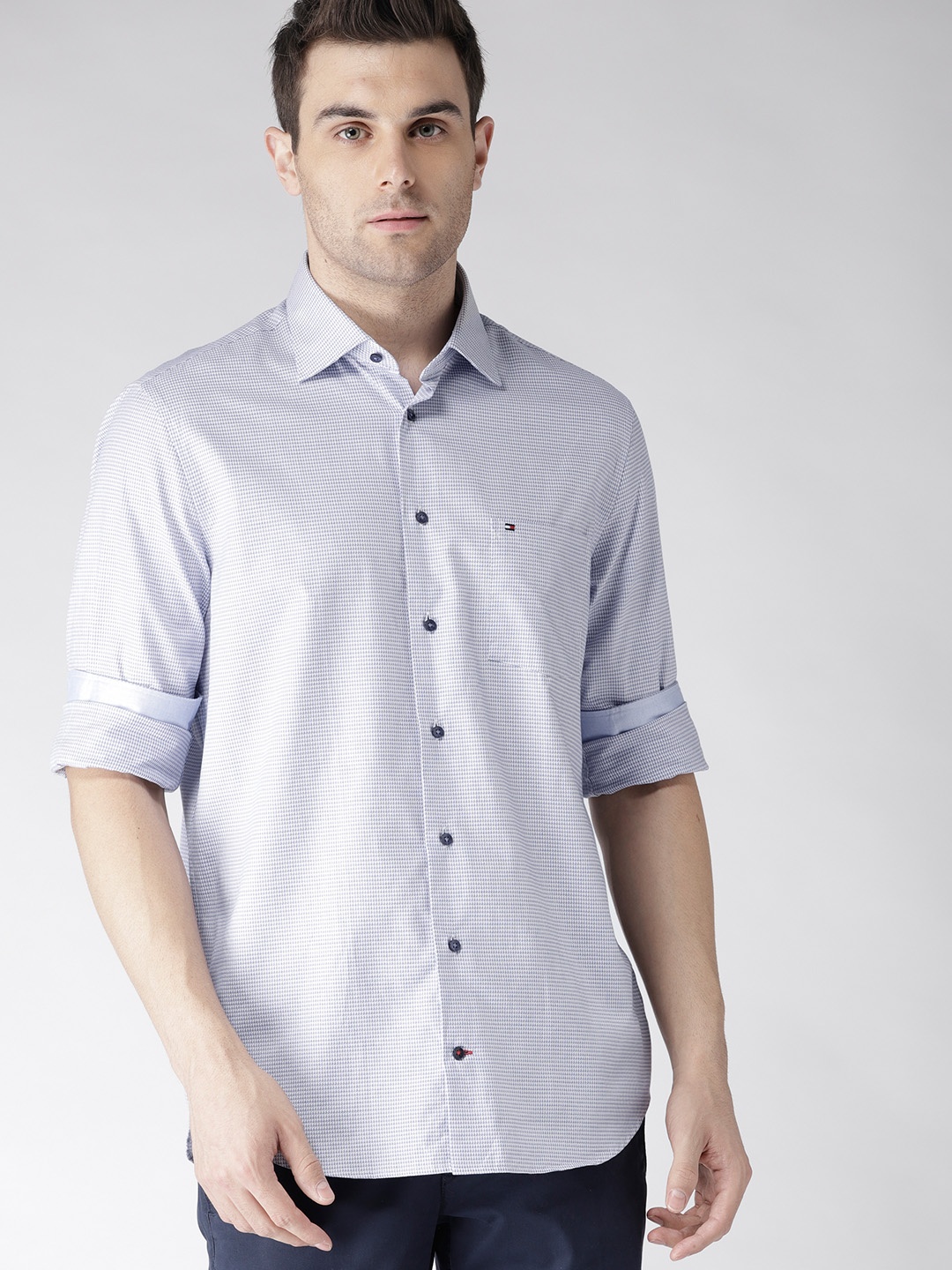 

Tommy Hilfiger Men Blue & White Regular Fit Textured Casual Shirt