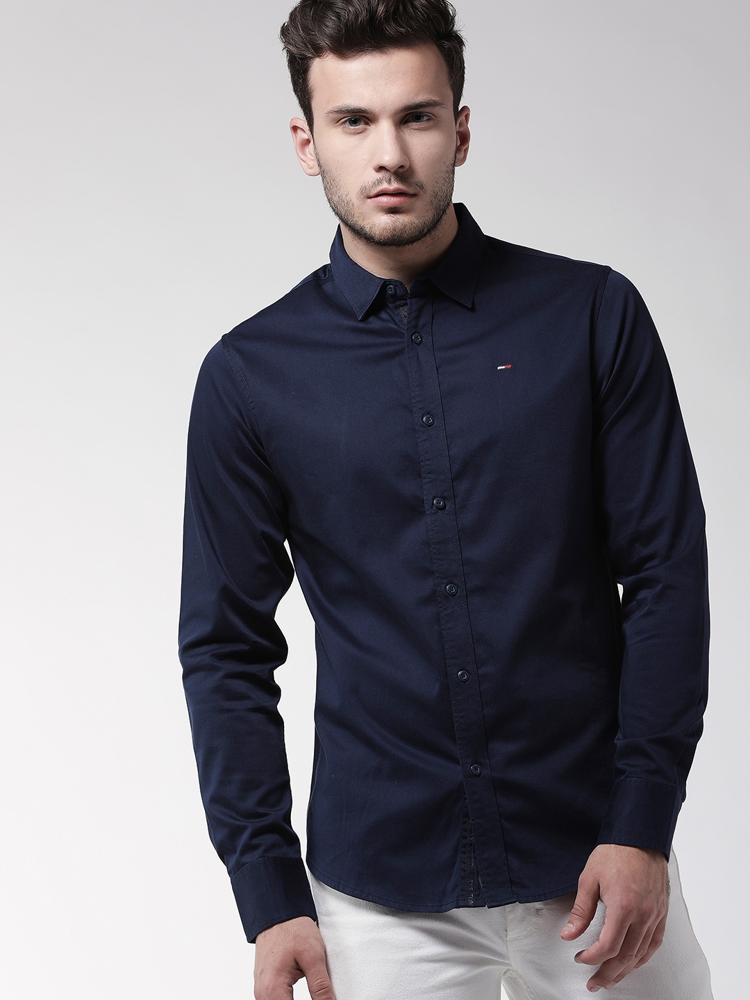 

Tommy Hilfiger Men Navy Blue Slim Fit Solid Casual Shirt