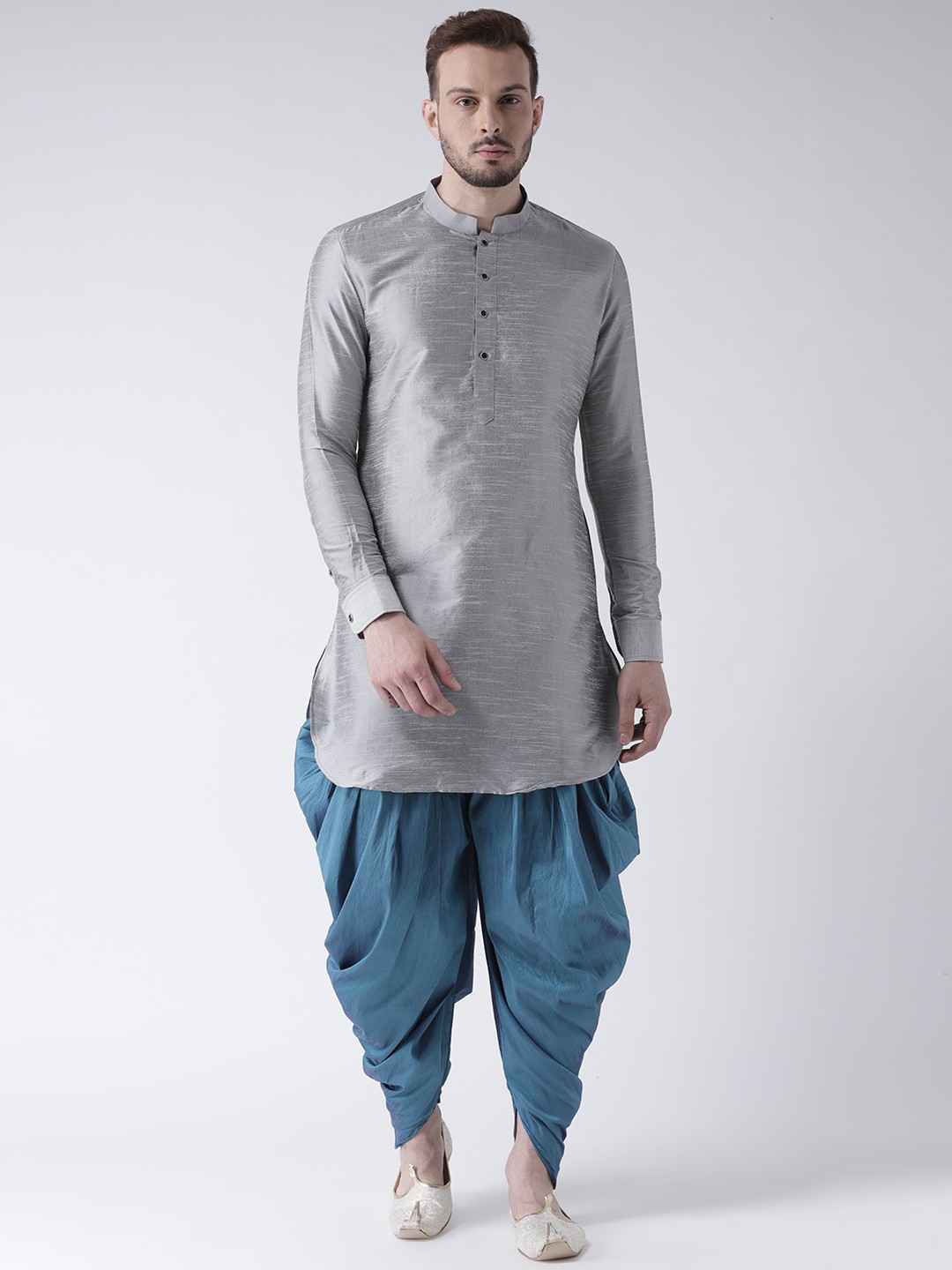 

DEYANN Men Silver-Toned & Blue Solid Kurta with Patiala