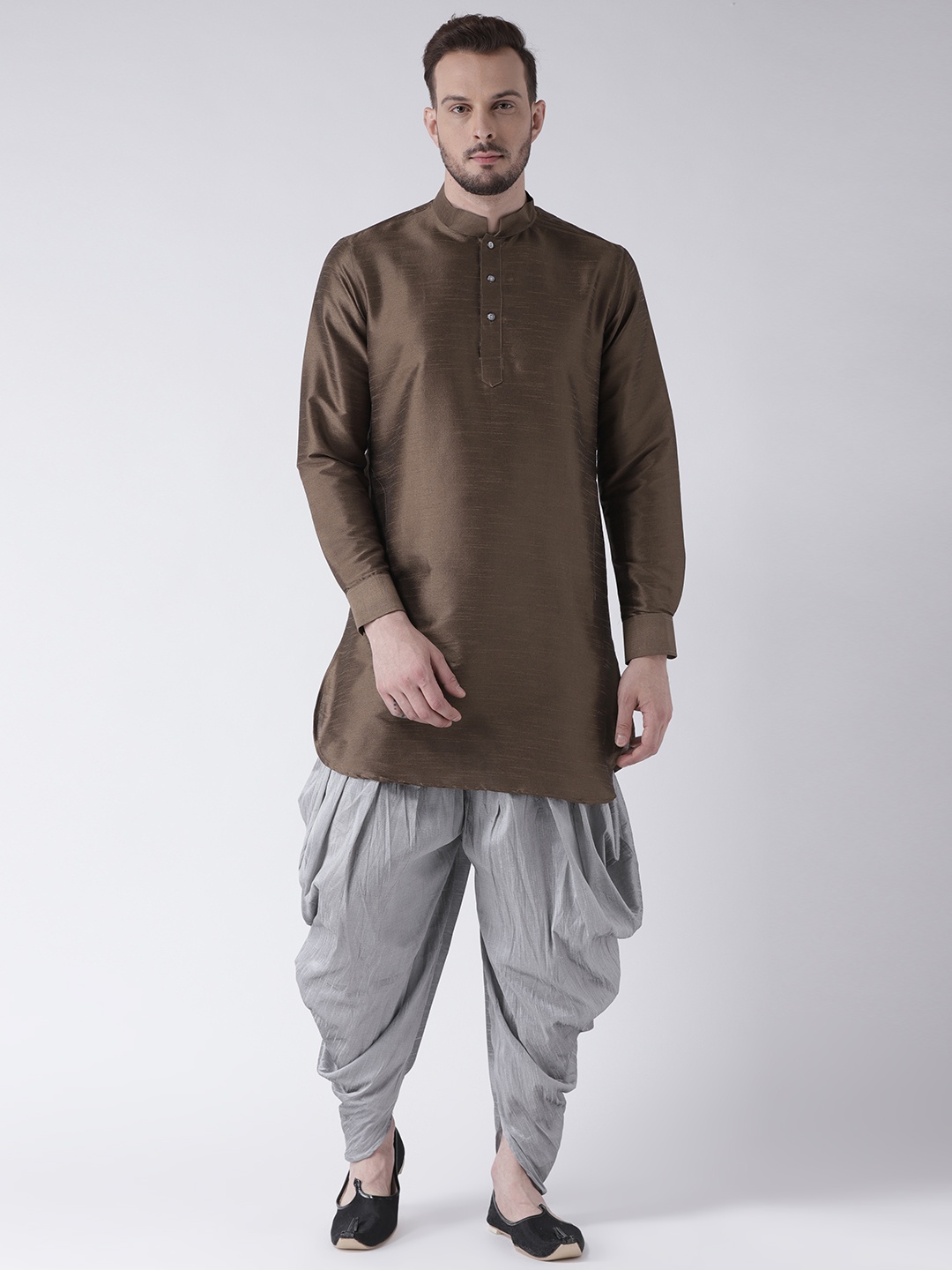 

DEYANN Men Brown & Silver-Toned Solid Kurta with Patiala