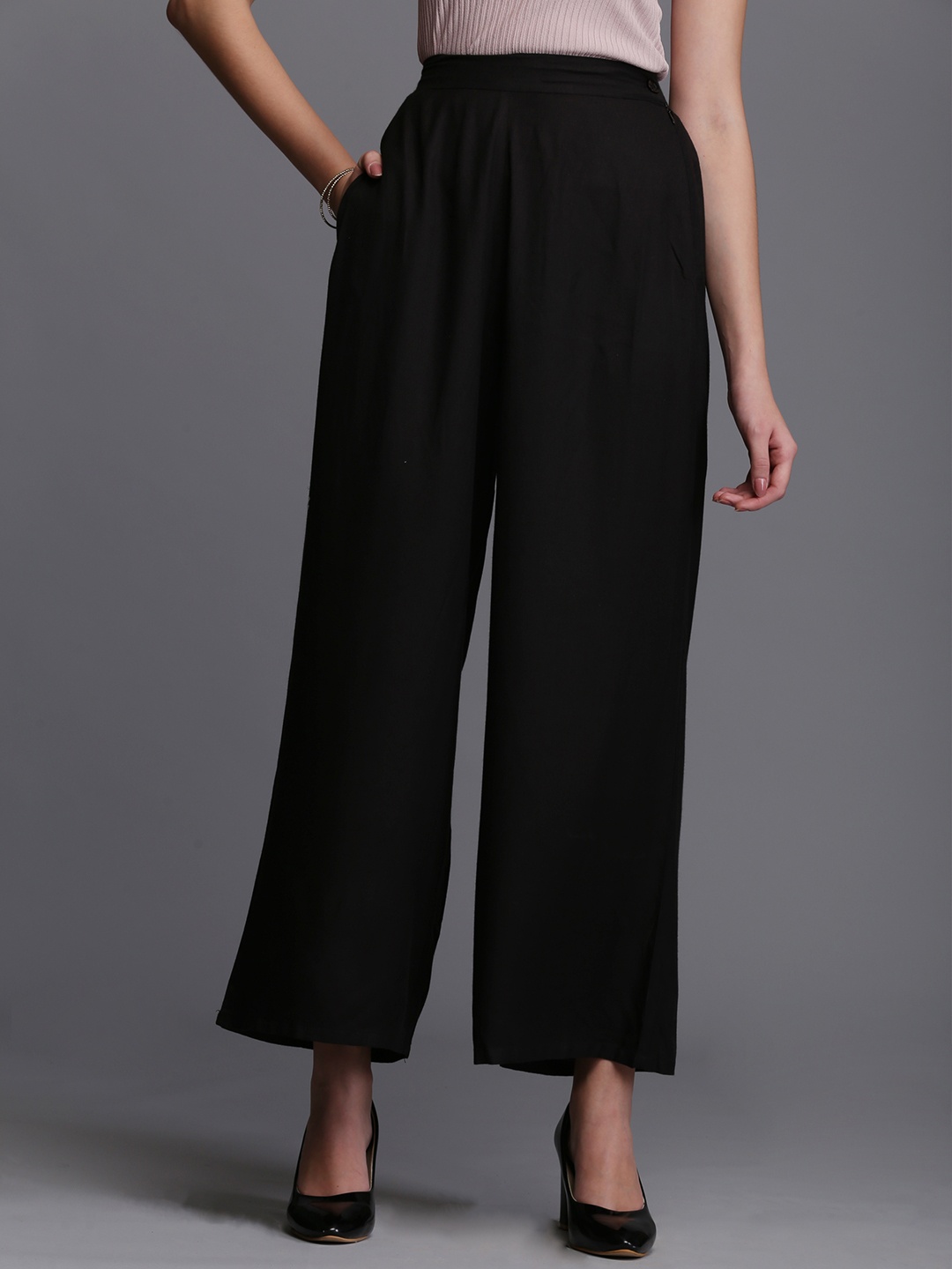 

Ojjasvi Women Black Solid Flared Palazzos