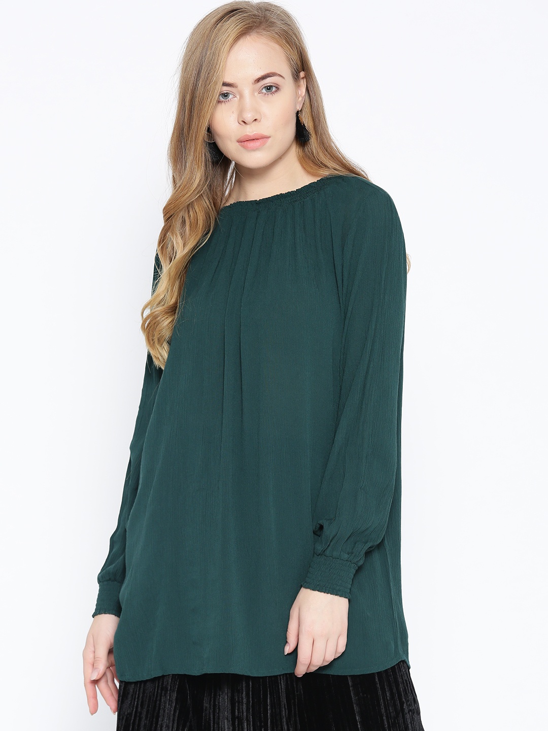 

Vaak Women Green Solid Boxy Longline Top