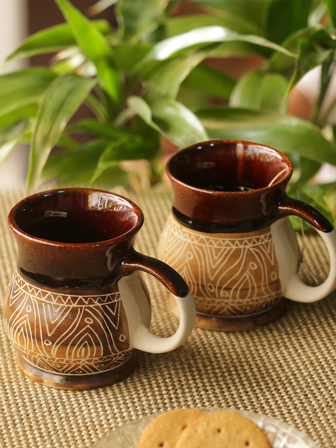 

ExclusiveLane Set of 2 Cocoa & Fire Carvings Studio Pottery Ceramic Mugs, Brown