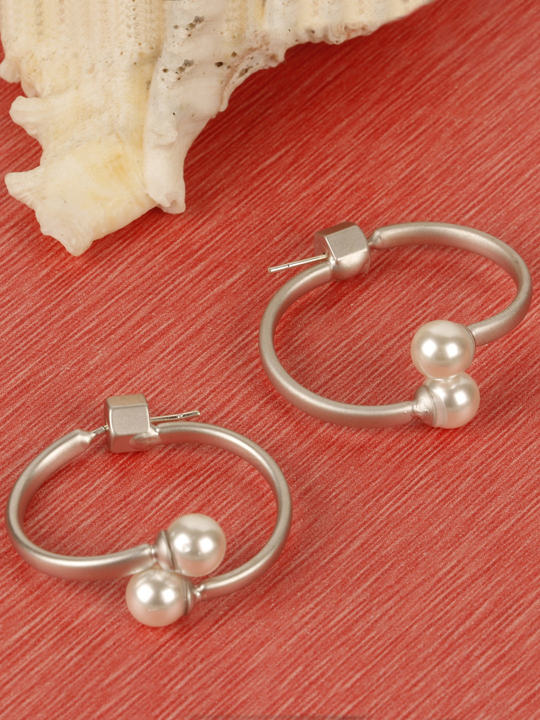 

PRITA BY PRIYAASI Off-White Rhodium-Plated Handcrafted Jacket Drop Earrings, Silver