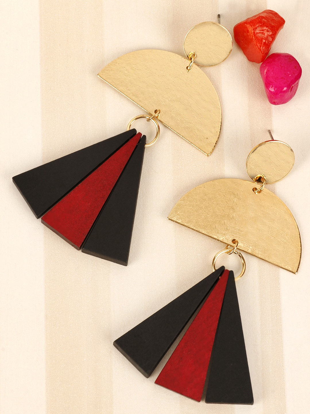 

PRITA BY PRIYAASI Black & Maroon Gold-Plated Handcrafted Geometric Drop Earrings