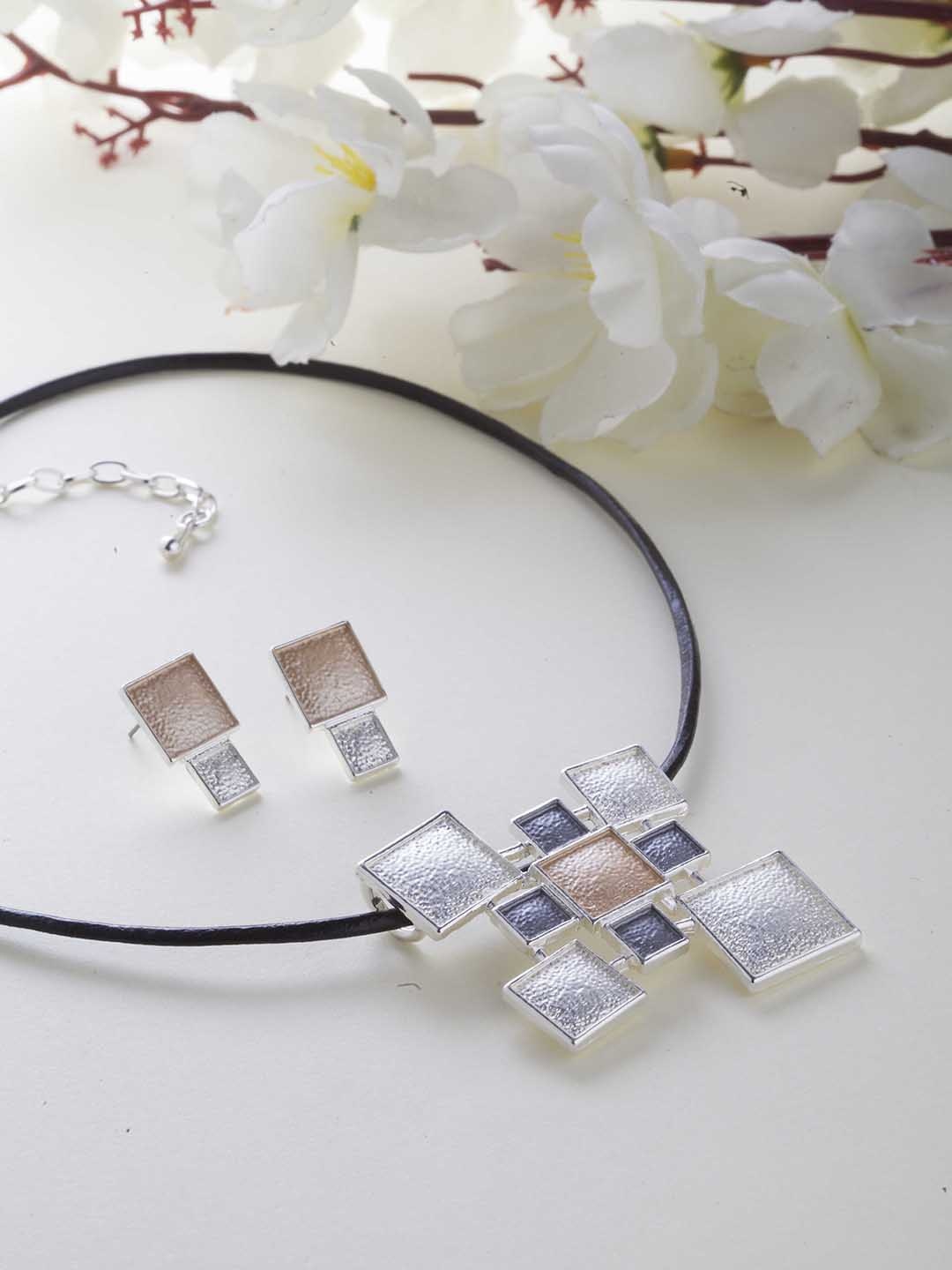 

PRITA BY PRIYAASI Beige & Black Silver-Plated Geometric Jewellery Set