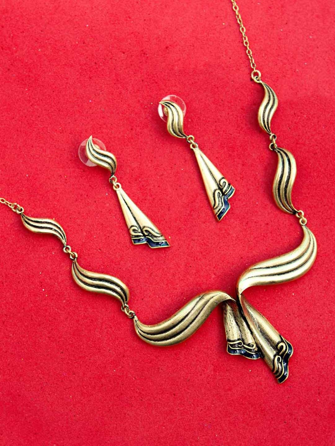 

Voylla Women Gold-Plated & Blue Handcrafted Enamelled Jewellery Set