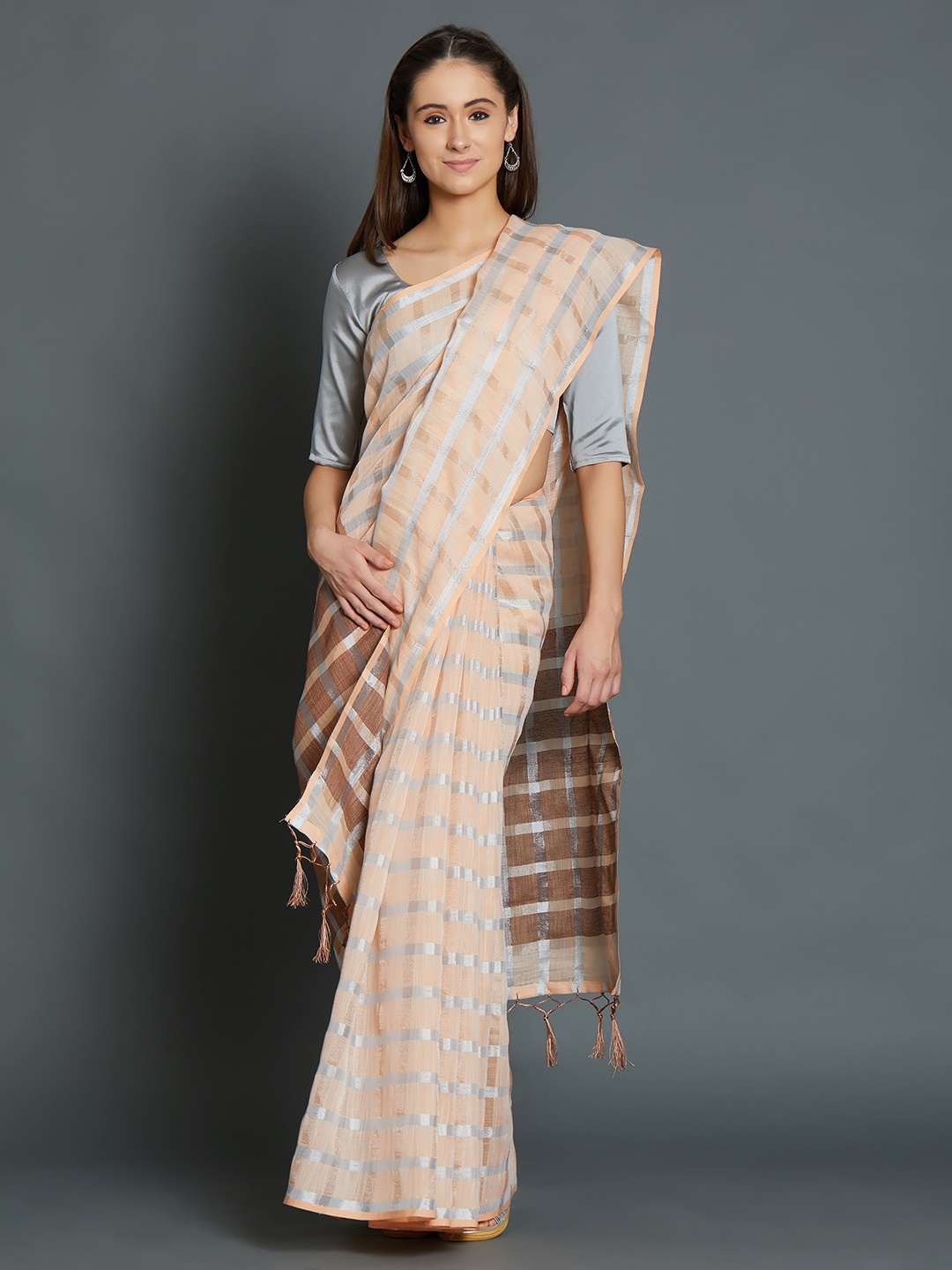 

Mitera Peach-Coloured & Silver-Coloured Silk Cotton Checked Saree