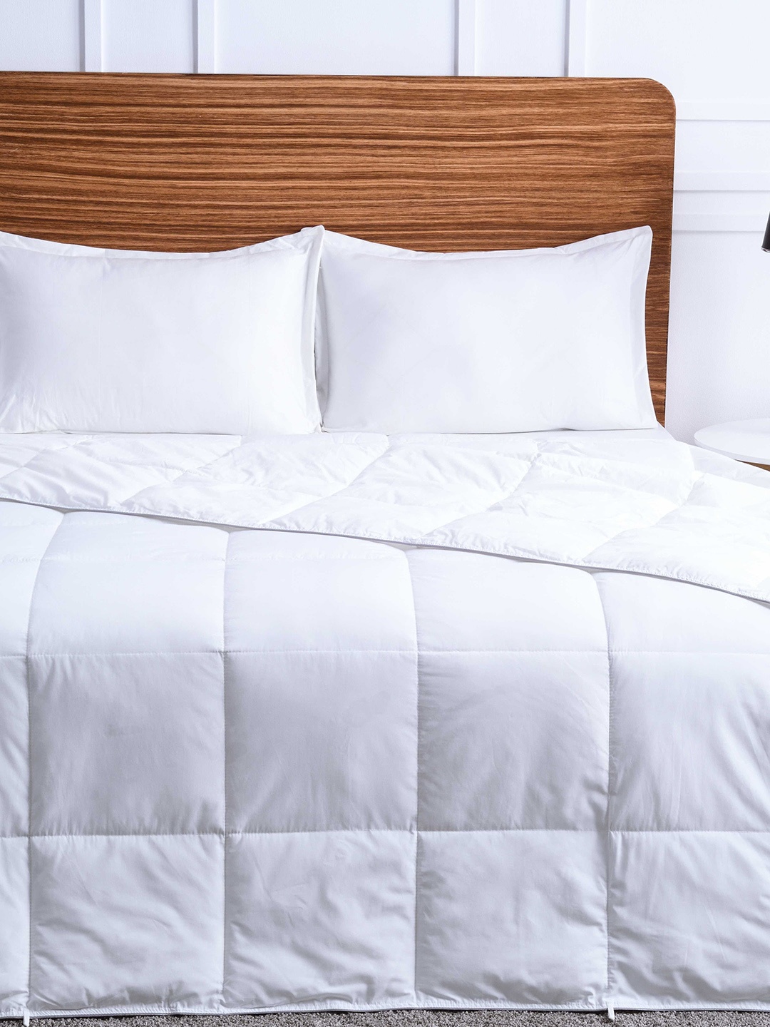 

Ddecor White Quilted Double Bed Duvet Cover