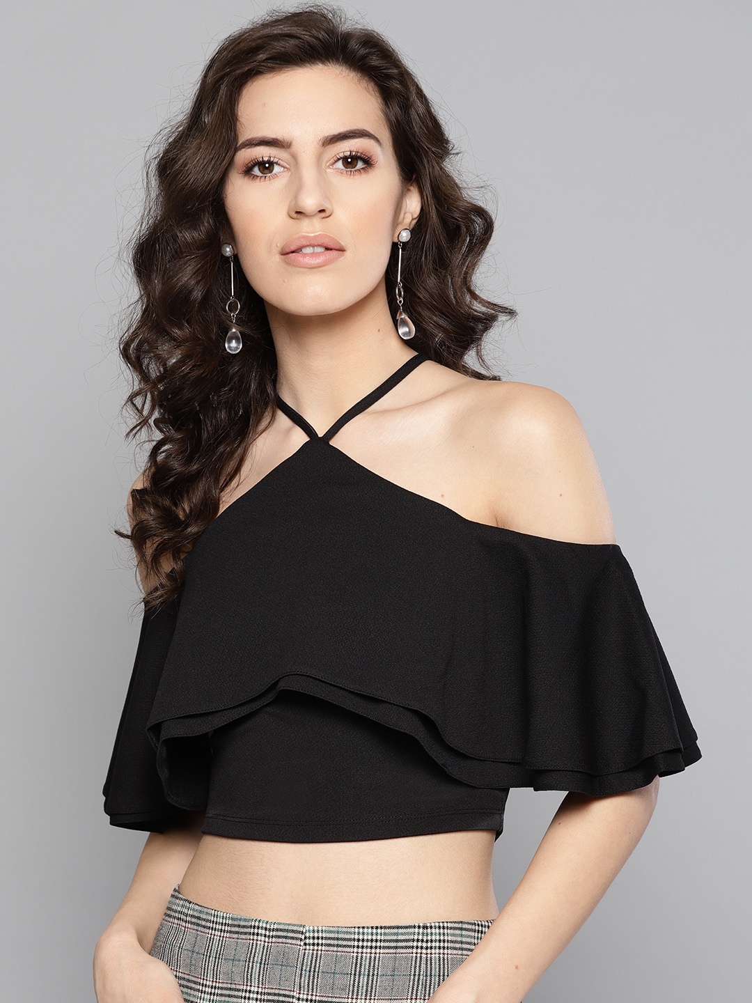 

Veni Vidi Vici Women Black Solid Fitted Crop Top