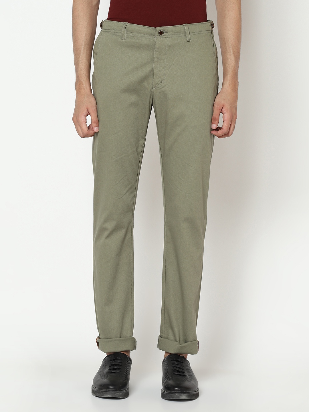 

Blackberrys Men Khaki Green Skinny Fit Solid Chinos Trousers