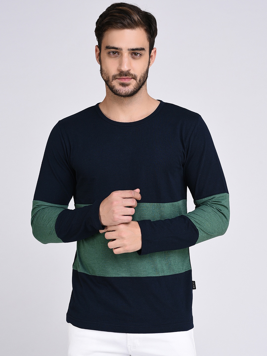 

Rigo Men Navy Blue & Green Colourblocked Round Neck T-shirt