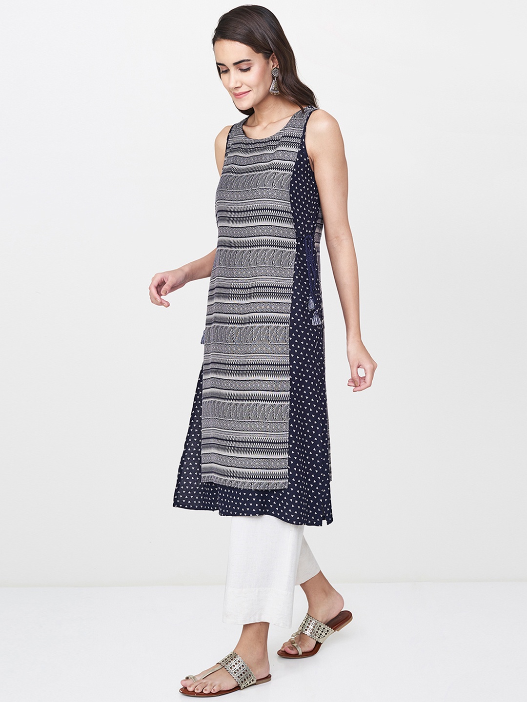 

Global Desi Women Navy Blue & Grey Printed Straight Kurta