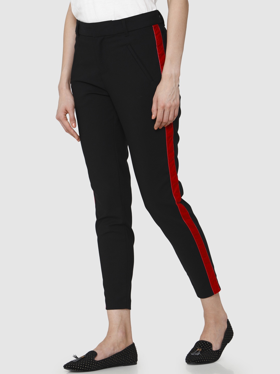 

Vero Moda Women Black Solid Cropped Trousers