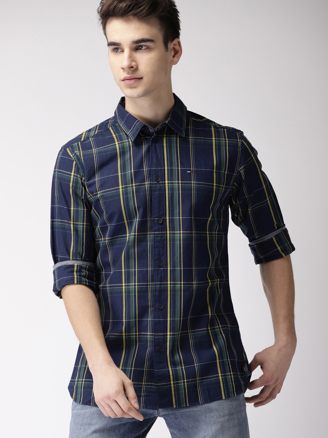 

Tommy Hilfiger Men Navy Blue Regular Fit Checked Casual Shirt