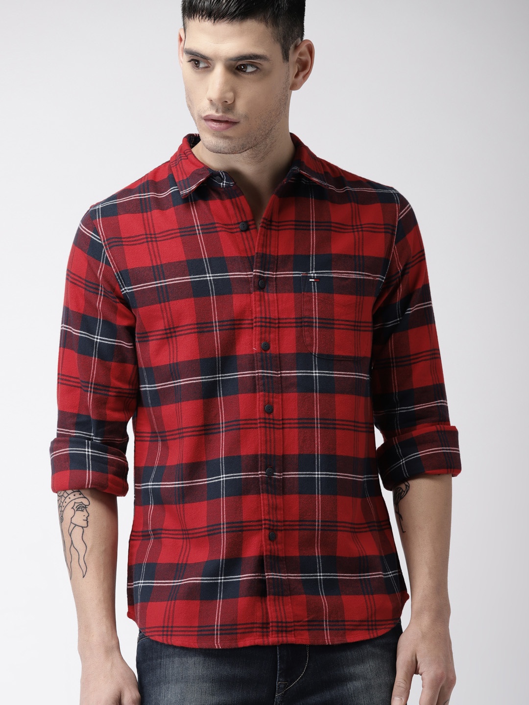 

Tommy Hilfiger Men Red & Navy Blue Regular Fit Checked Casual Shirt