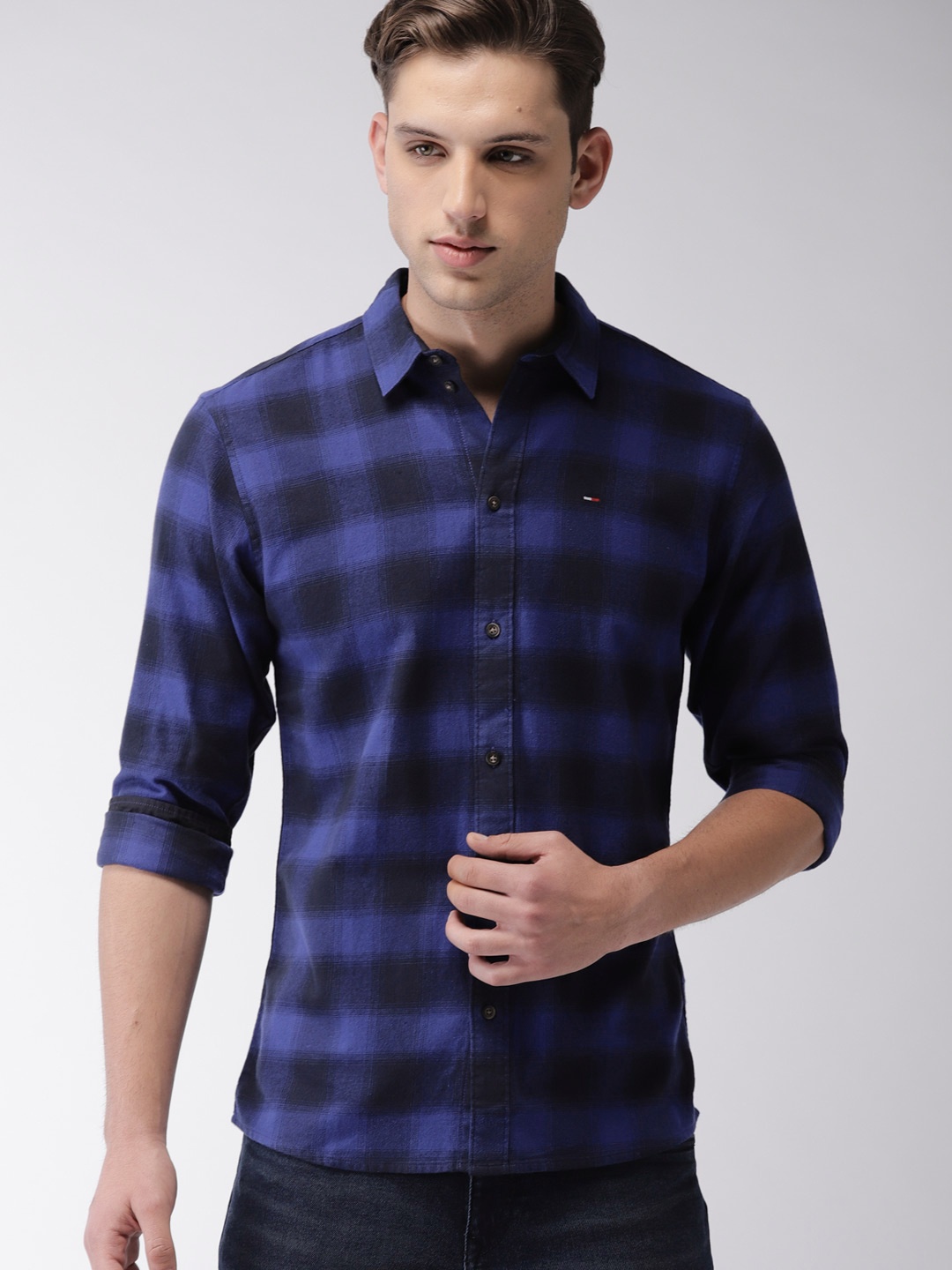 

Tommy Hilfiger Men Blue Regular Fit Checked Casual Shirt