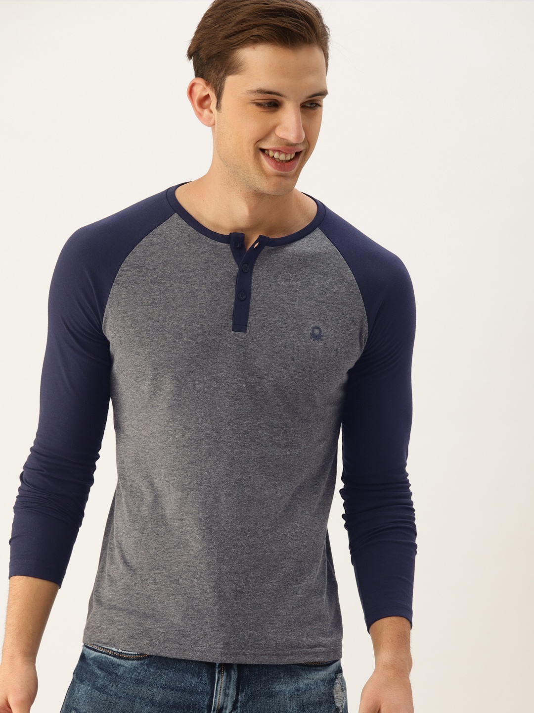 

United Colors of Benetton Men Grey Solid Henley Neck T-shirt