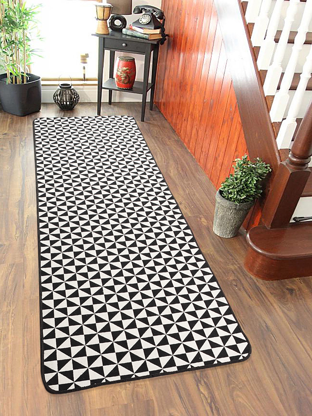 

Saral Home Black & White Ethnic Runner