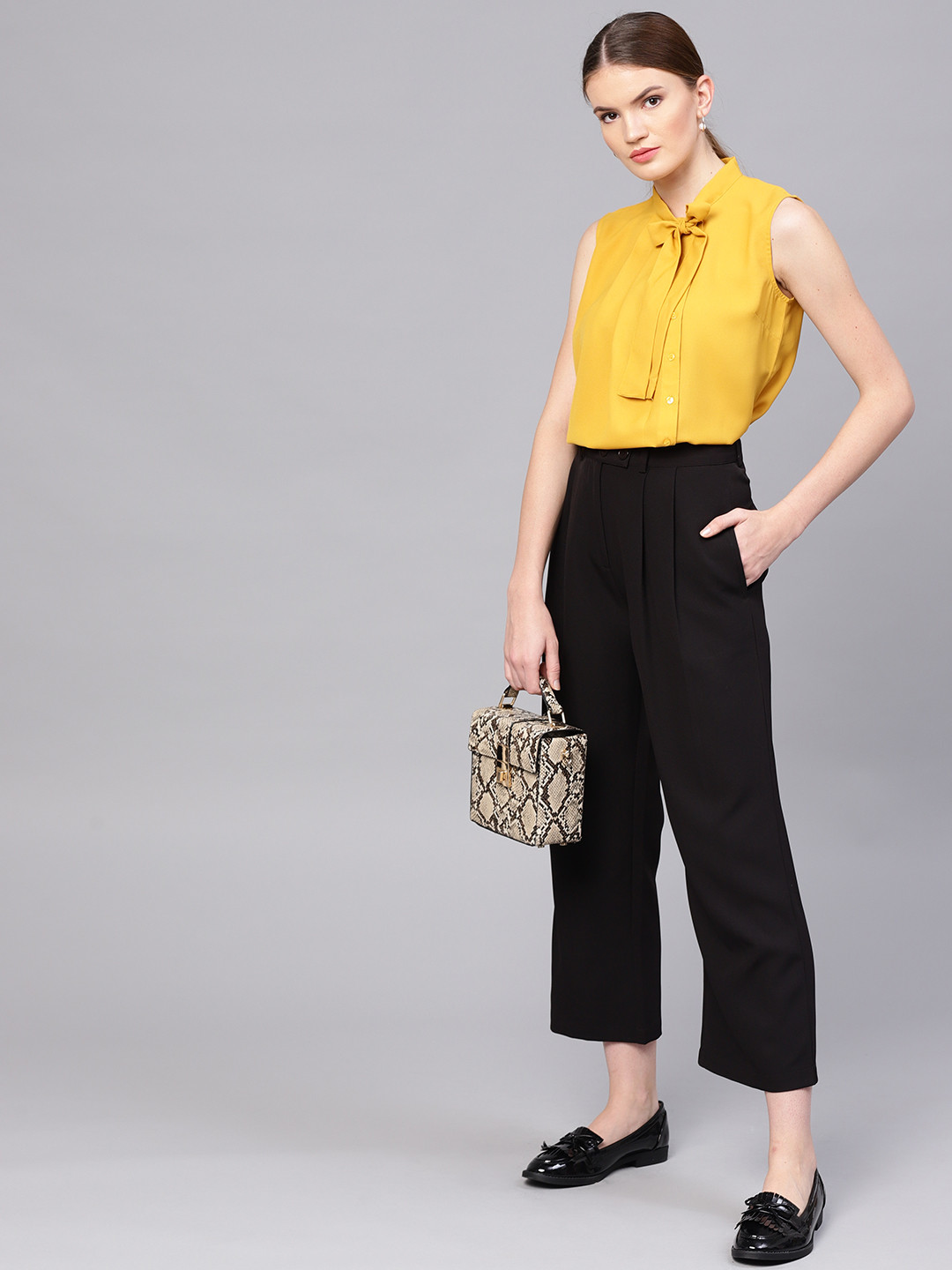 

STREET 9 Women Black Solid Regular Fit Cropped Parallel Trousers