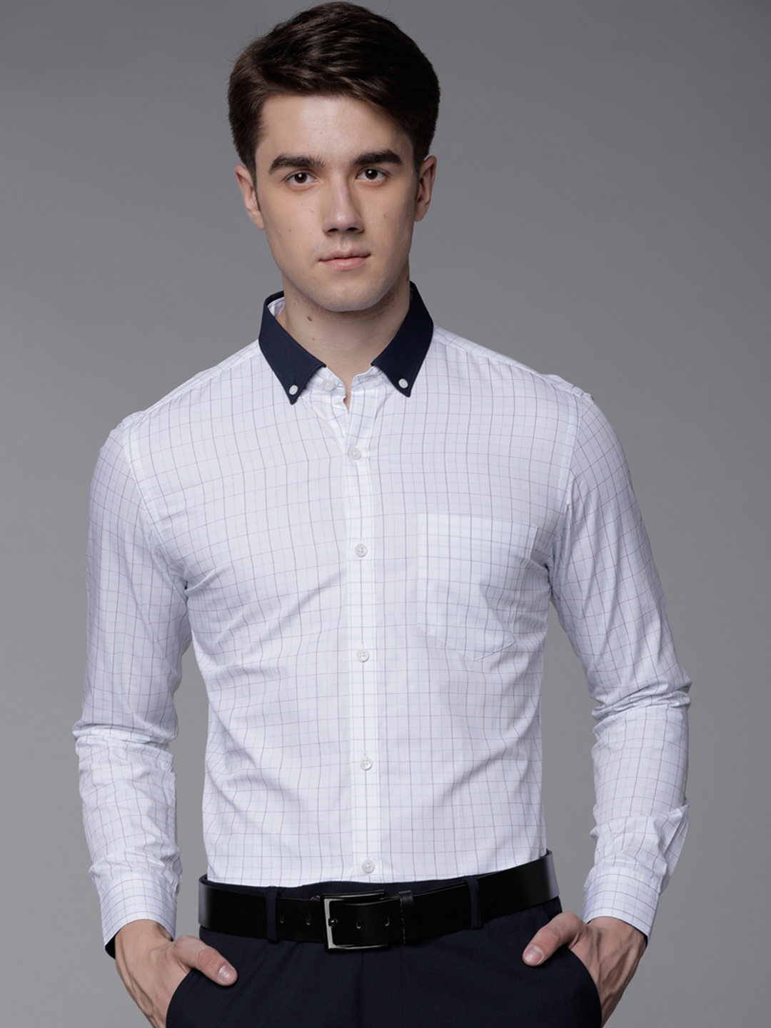 

Black coffee Men White Slim Fit Checked Formal Shirt