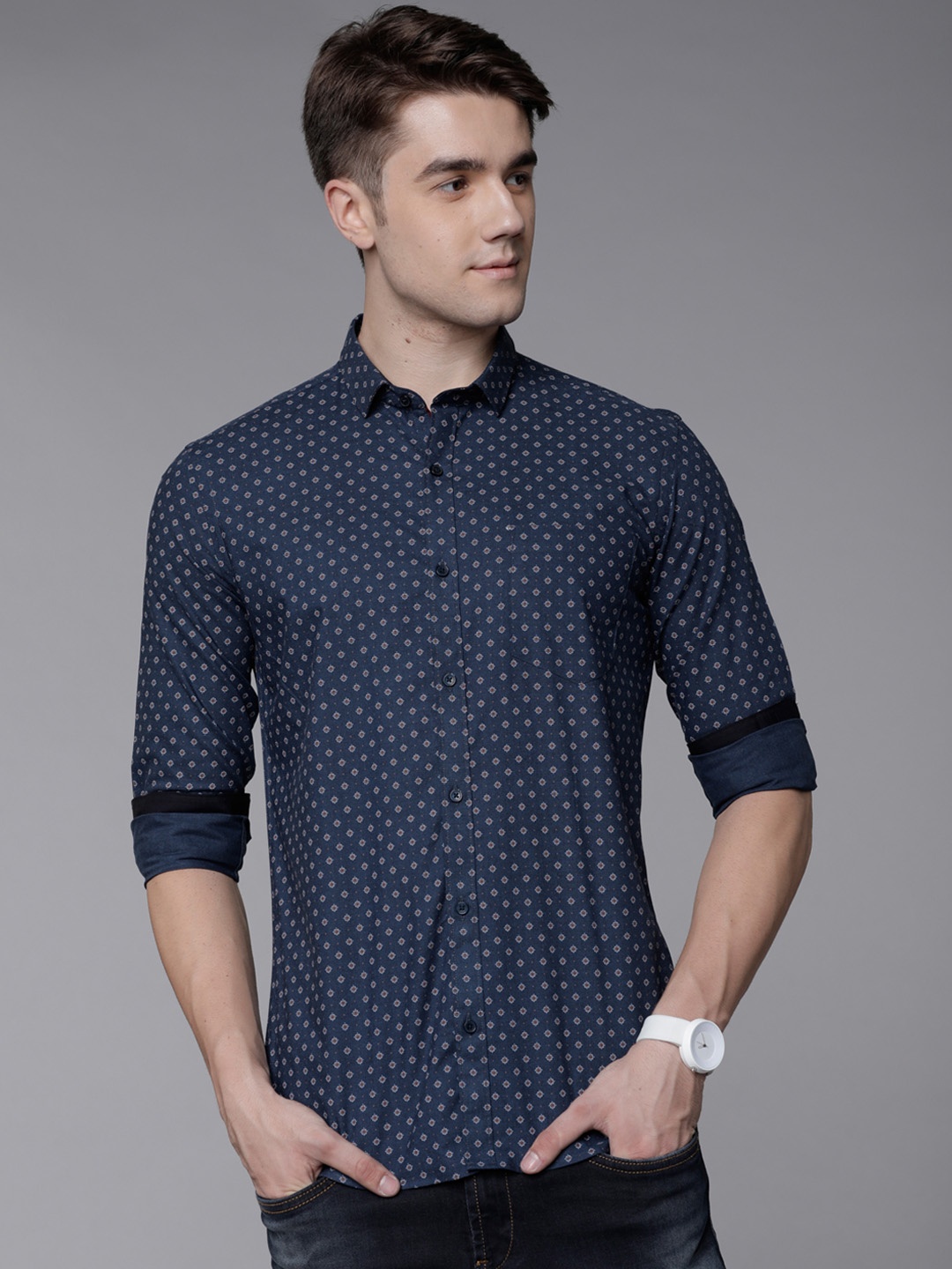 

Black coffee Men Blue Slim Fit Printed Casual Shirt