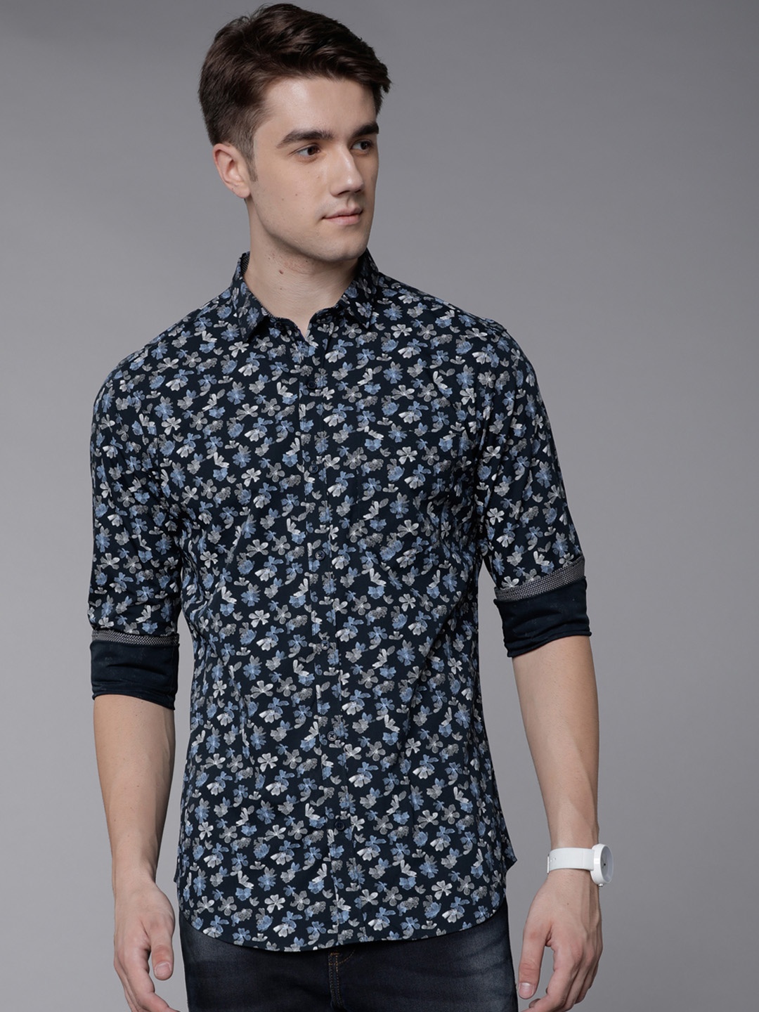 

Black coffee Men Navy Blue & White Slim Fit Printed Casual Shirt