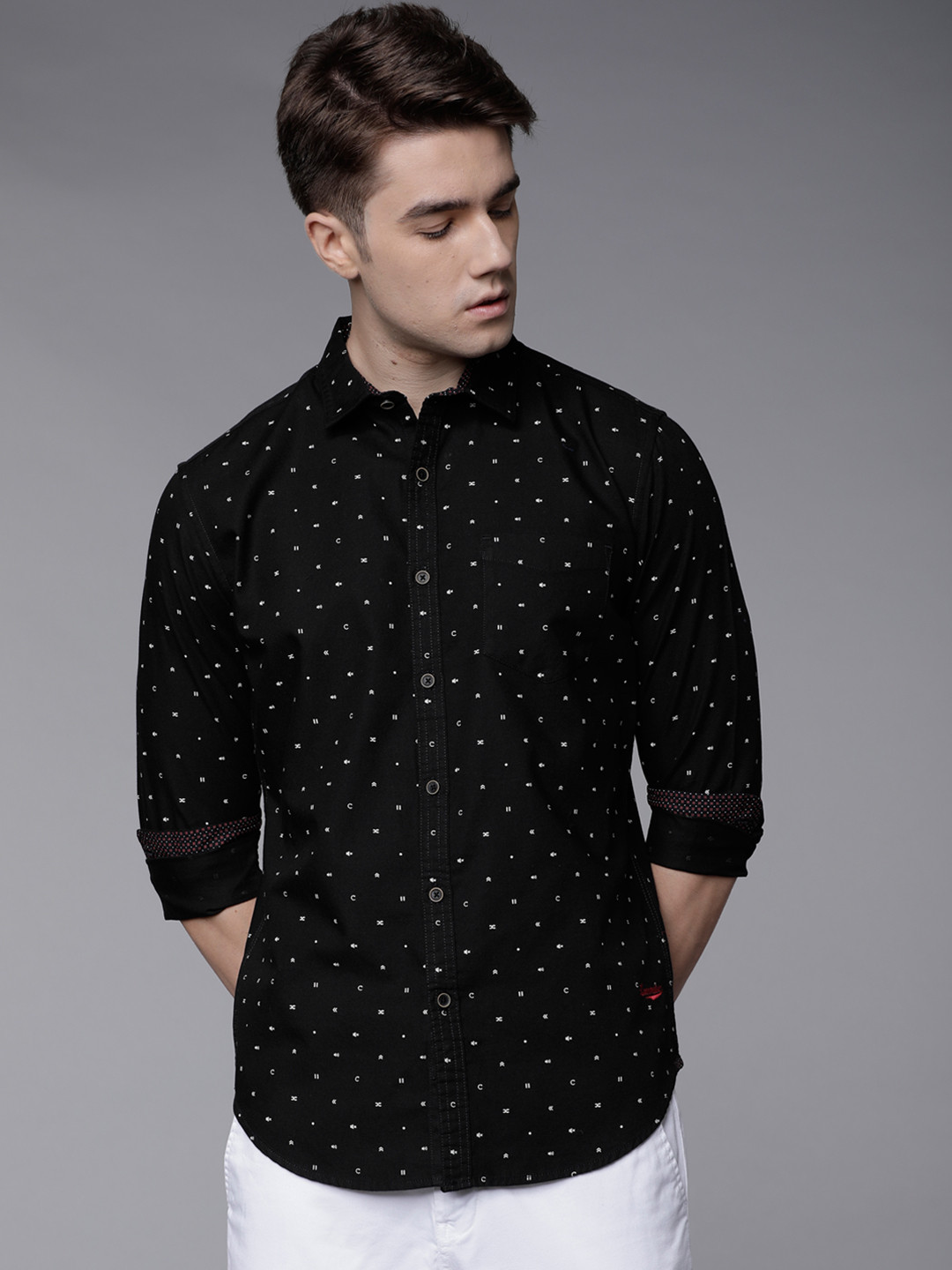

LOCOMOTIVE Men Black Slim Fit Printed Casual Shirt