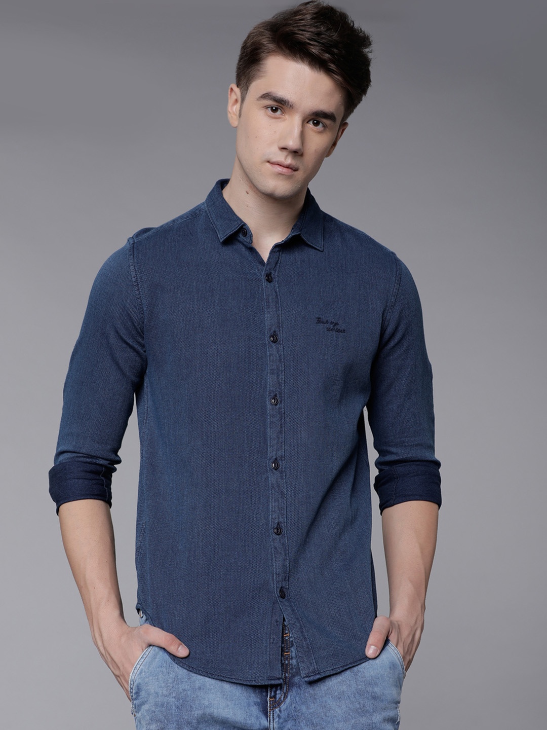 

LOCOMOTIVE Men Blue Slim Fit Solid Casual Shirt