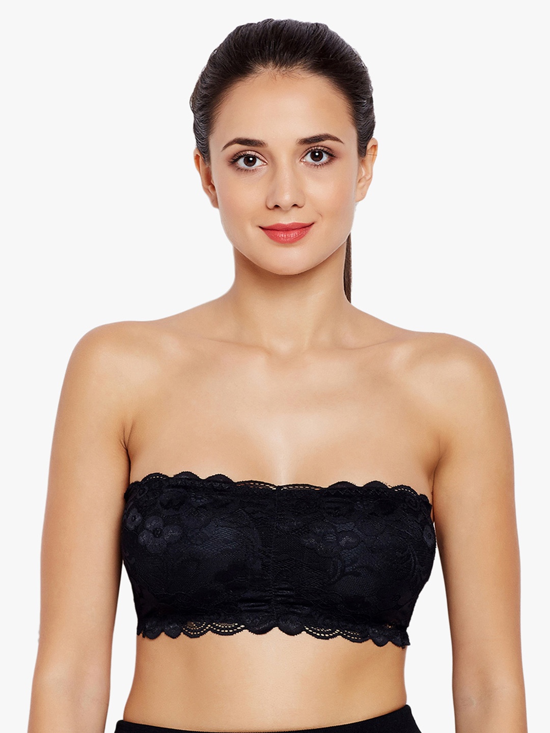 

Lebami Black Solid Non-Wired Lightly Padded Bandeau Bra