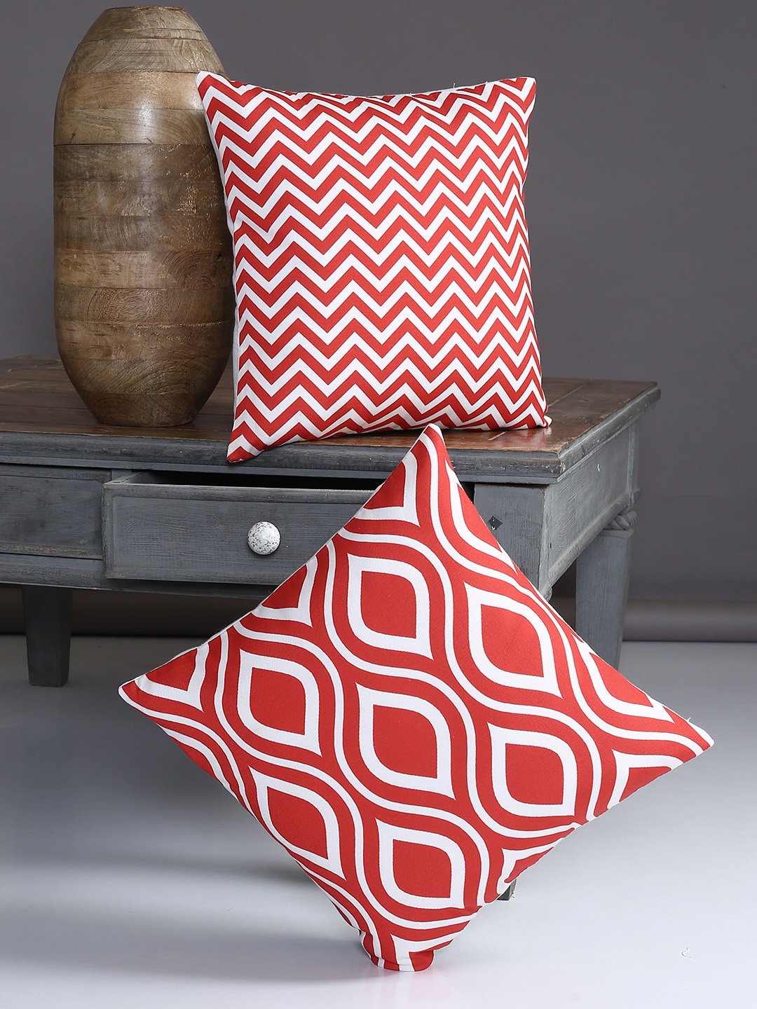 

Alina decor Off-White & Red Set of 2 Geometric Square Cushion Covers
