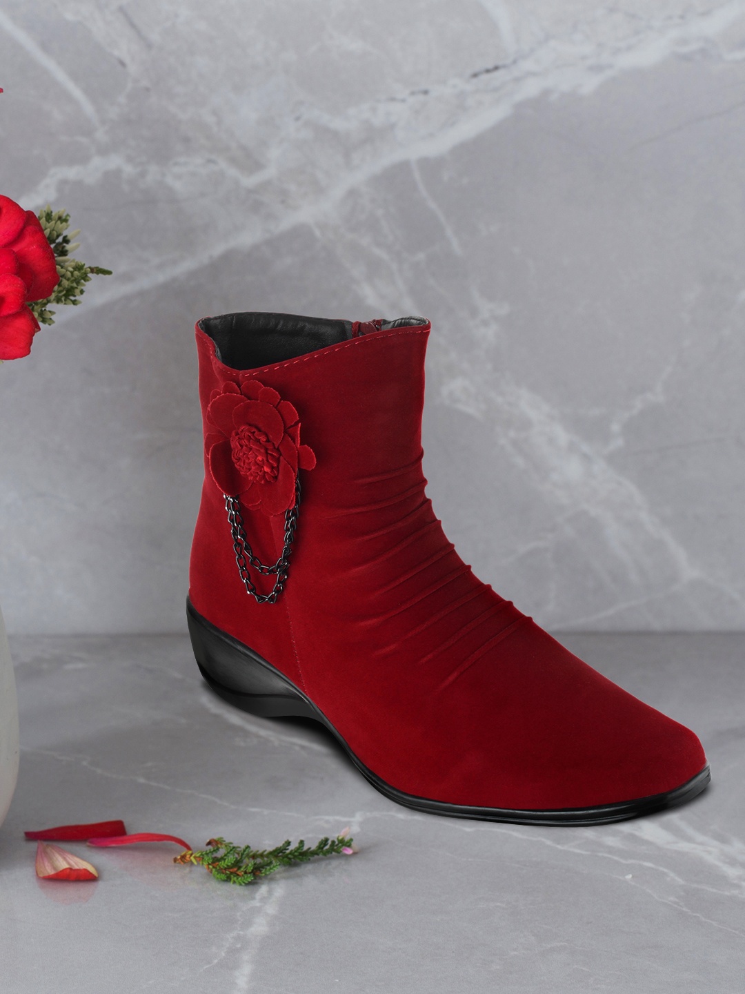 

SHUZ TOUCH Women Red Solid Heeled Boots