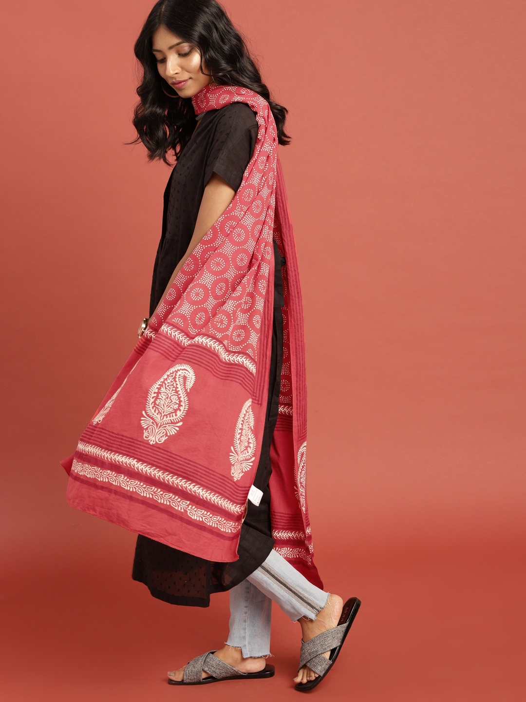 

Taavi Women Red Block Print Legacy Pure Cotton Dupatta