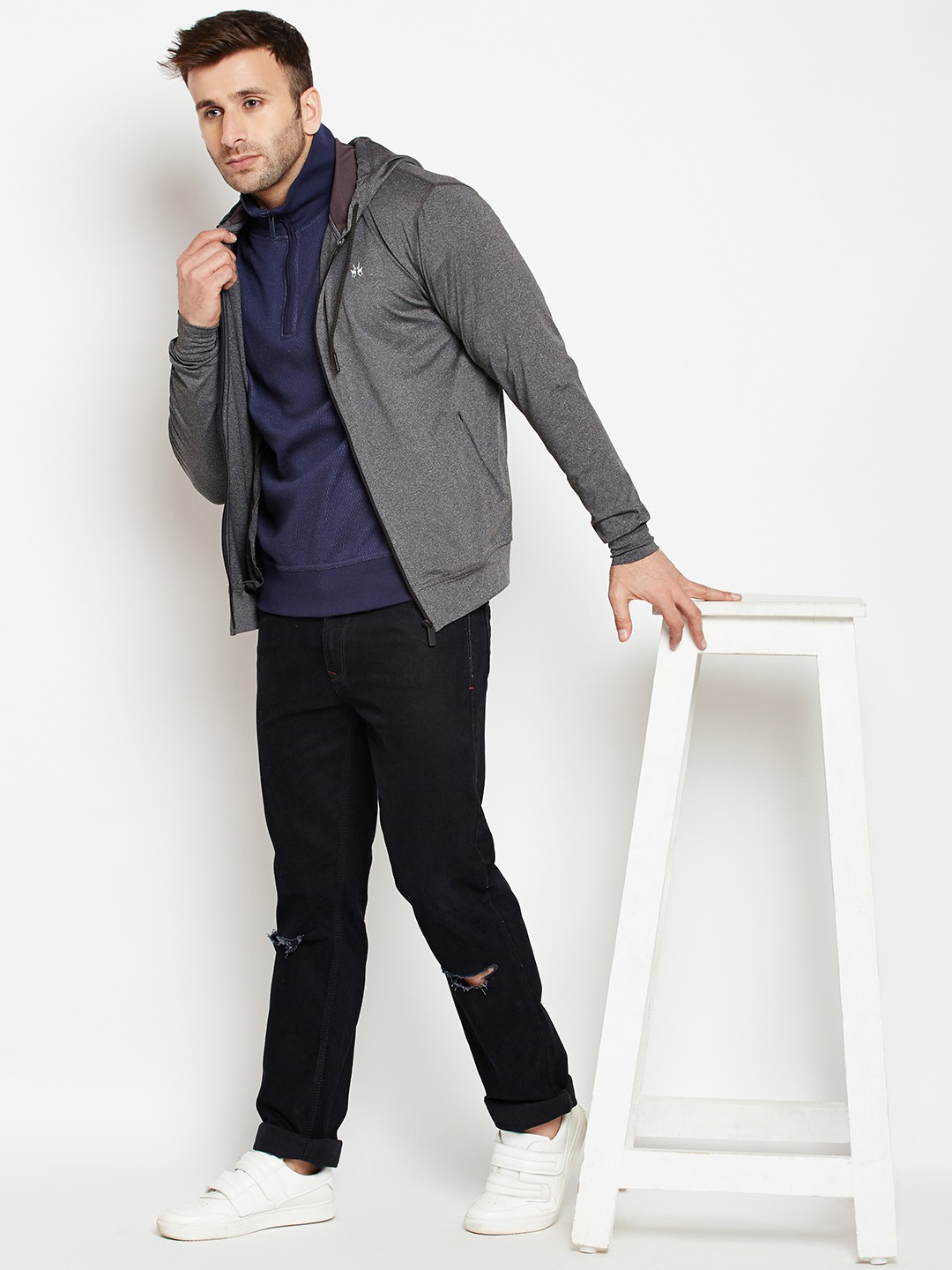 

Crimsoune Club Men Grey Solid Hooded Sweatshirt