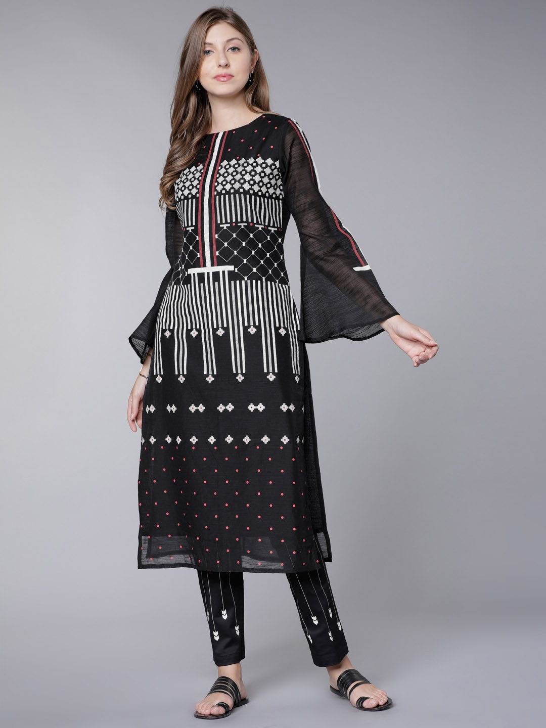 

Vishudh Women Black & White Printed Straight Kurta