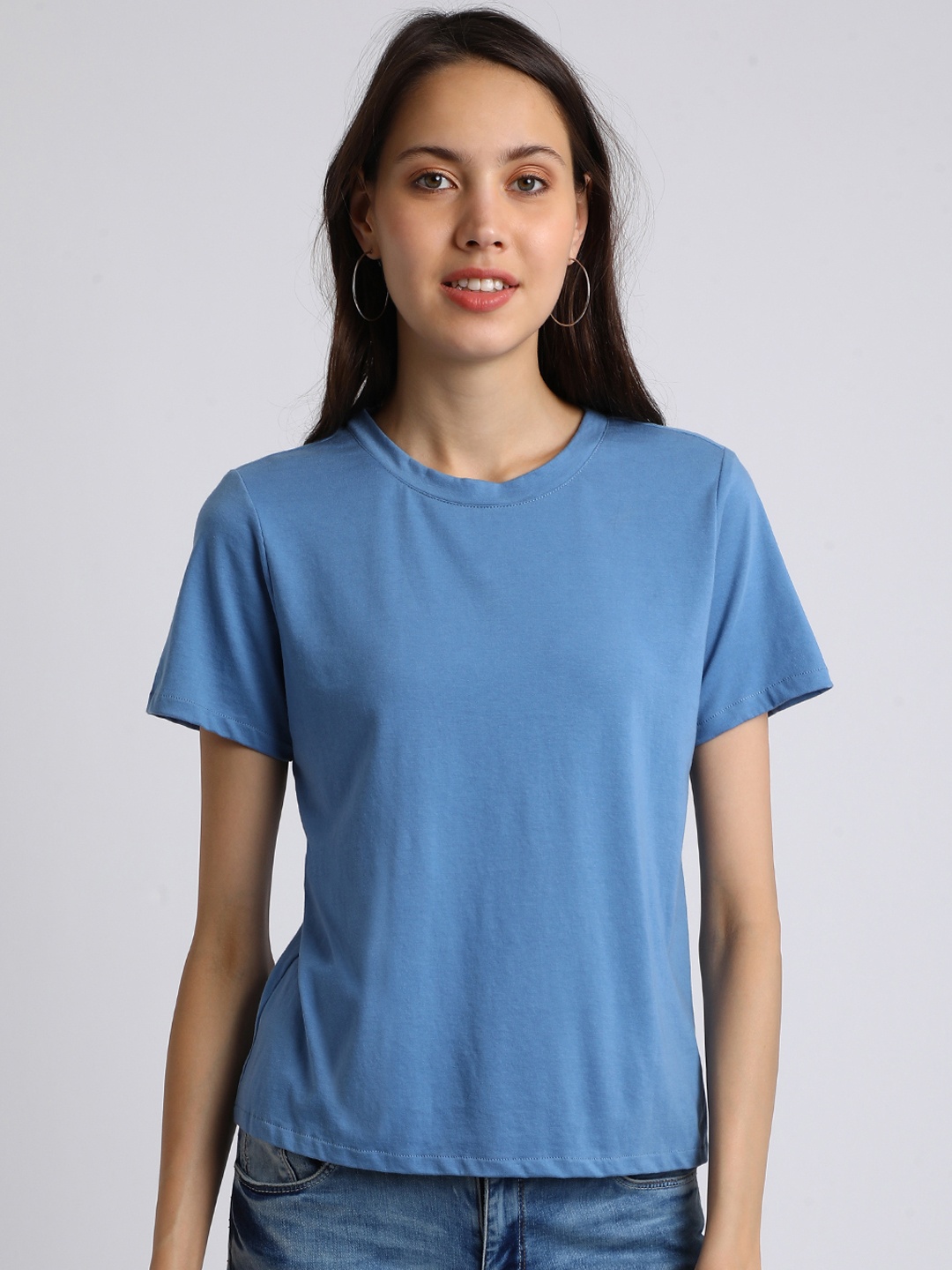 

Besiva Women Blue Solid Round Neck T-shirt