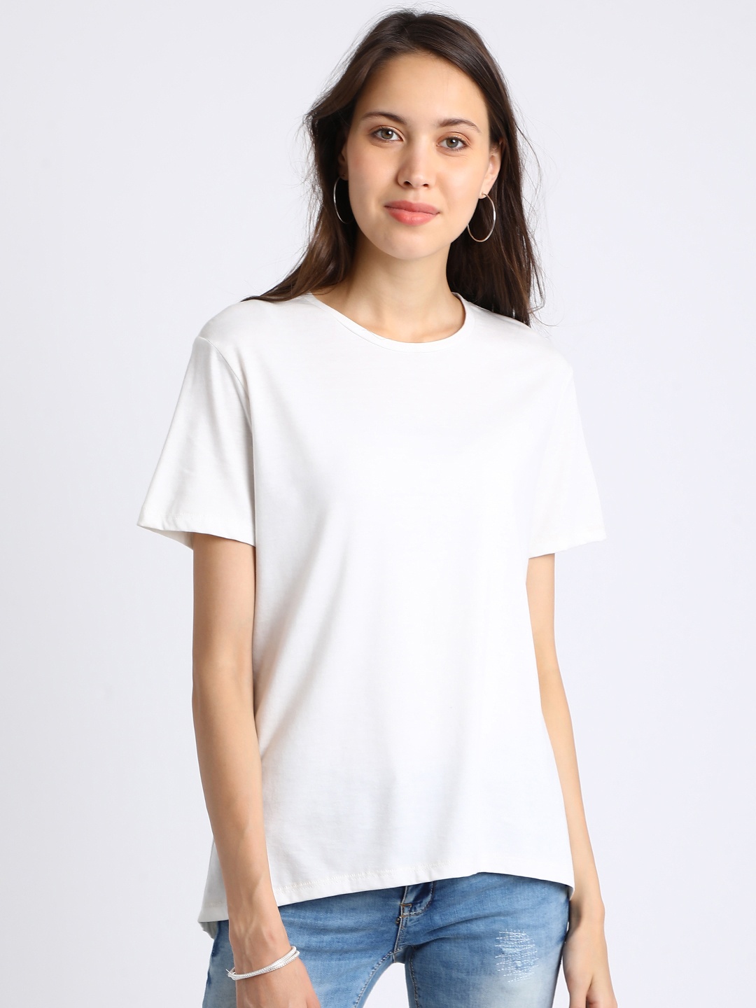 

Besiva Women White Solid Round Neck T-shirt