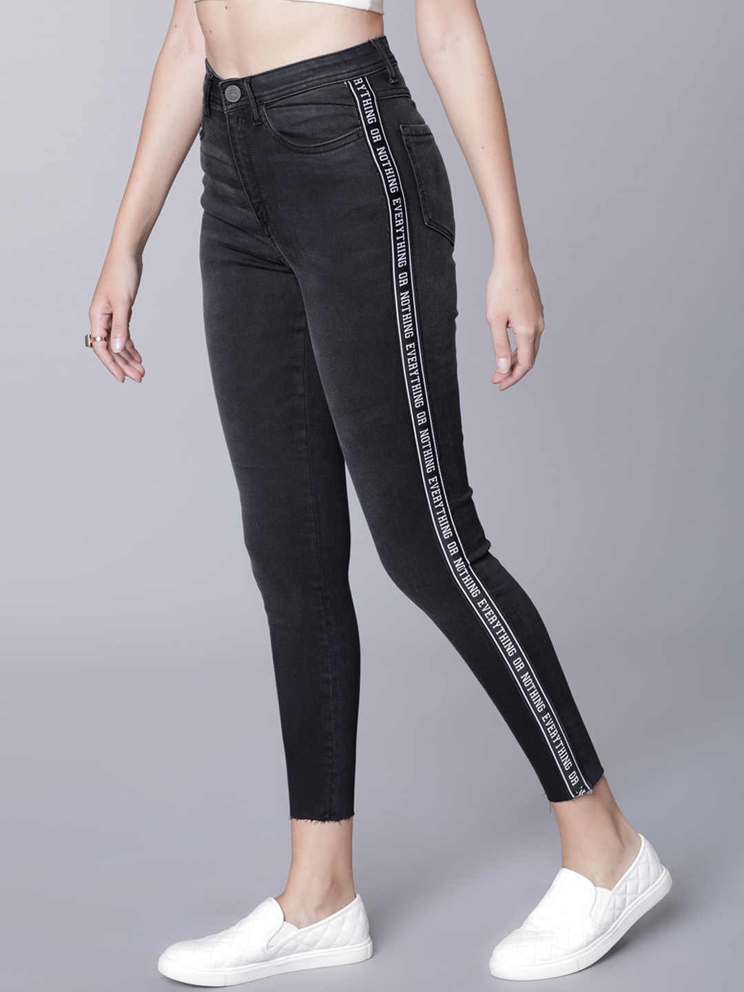 

Tokyo Talkies Women Black Super Skinny Fit Mid-Rise Clean Look Stretchable Jeans